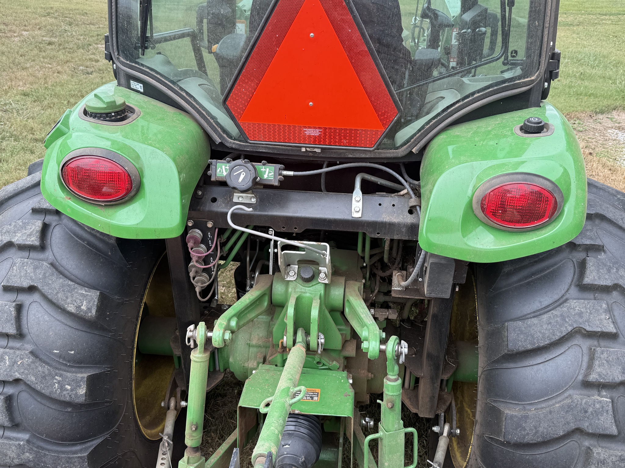 2020 John Deere 4066R Image 4