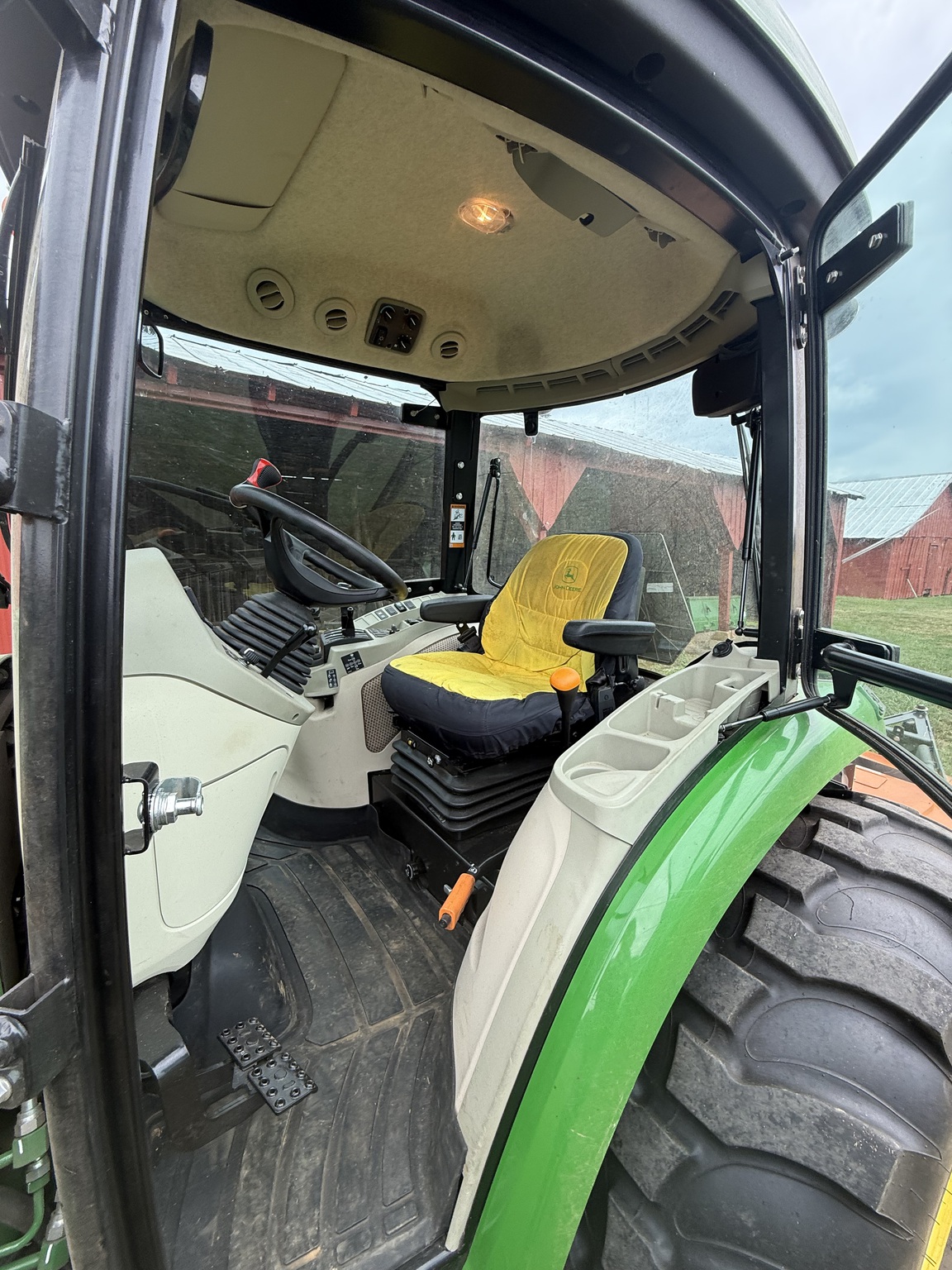 2020 John Deere 4066R Image 9