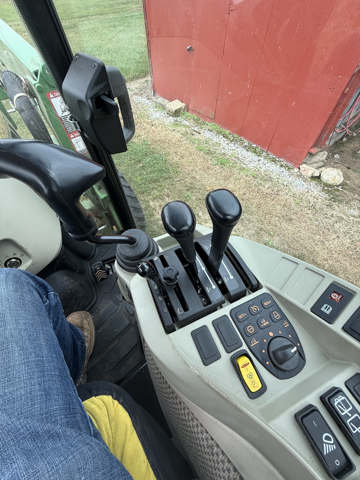 2020 John Deere 4066R Image 8