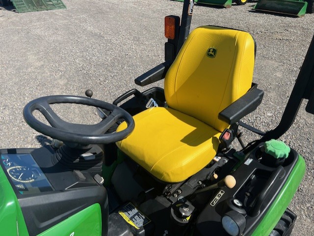 2013 John Deere 1025R Image 11