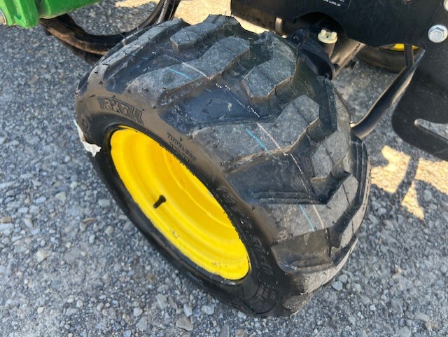 2013 John Deere 1025R Image 18