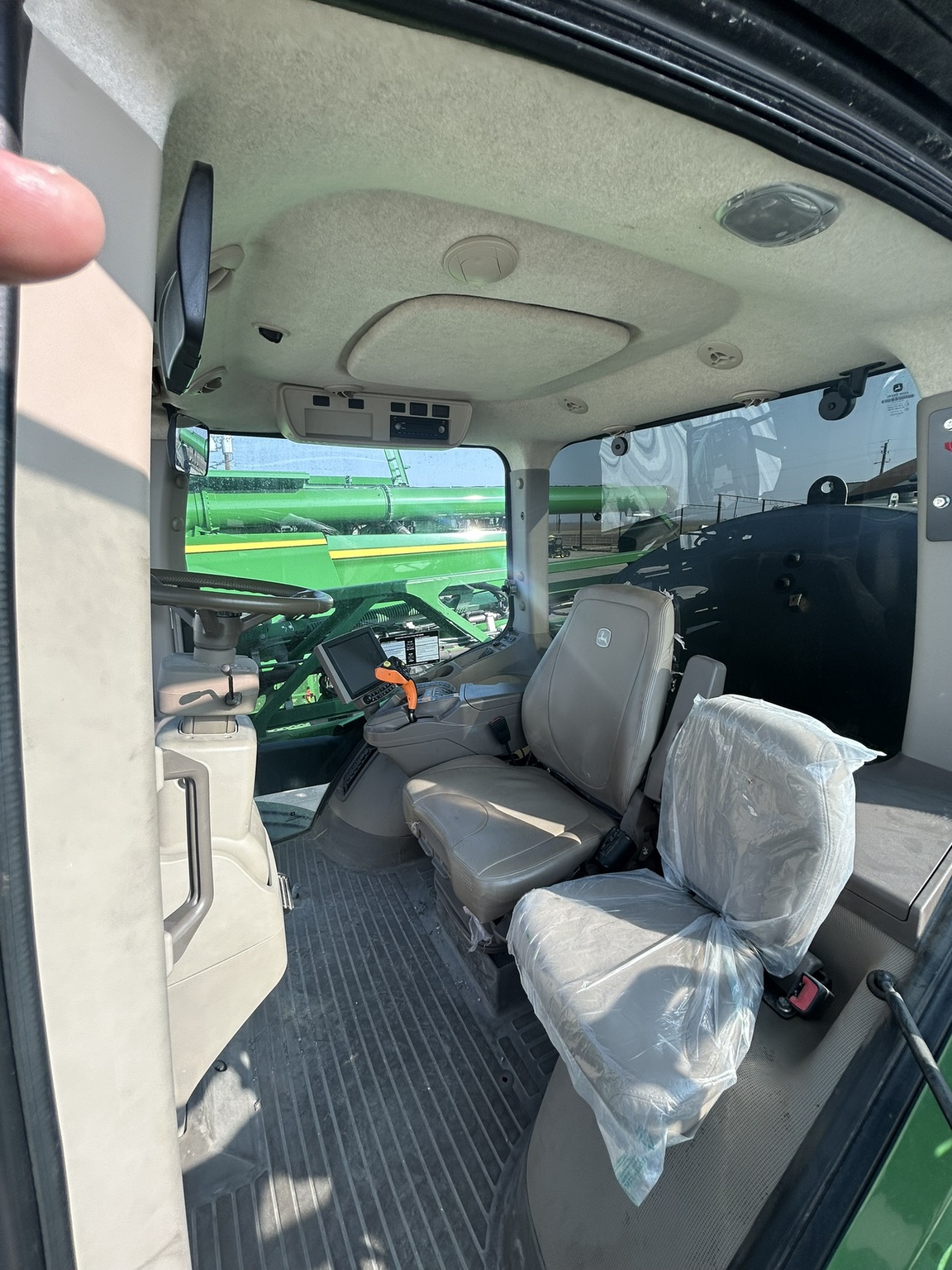 2021 John Deere R4038 Image 11