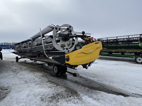 Used 2023 MacDon FD245 Combine Platforms at Horizon Ag & Turf in Lloydminster, AB - Photo3
