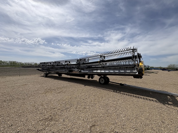 Used 2023 MacDon FD245 Combine Platforms at Horizon Ag & Turf in Lloydminster, AB - Photo4