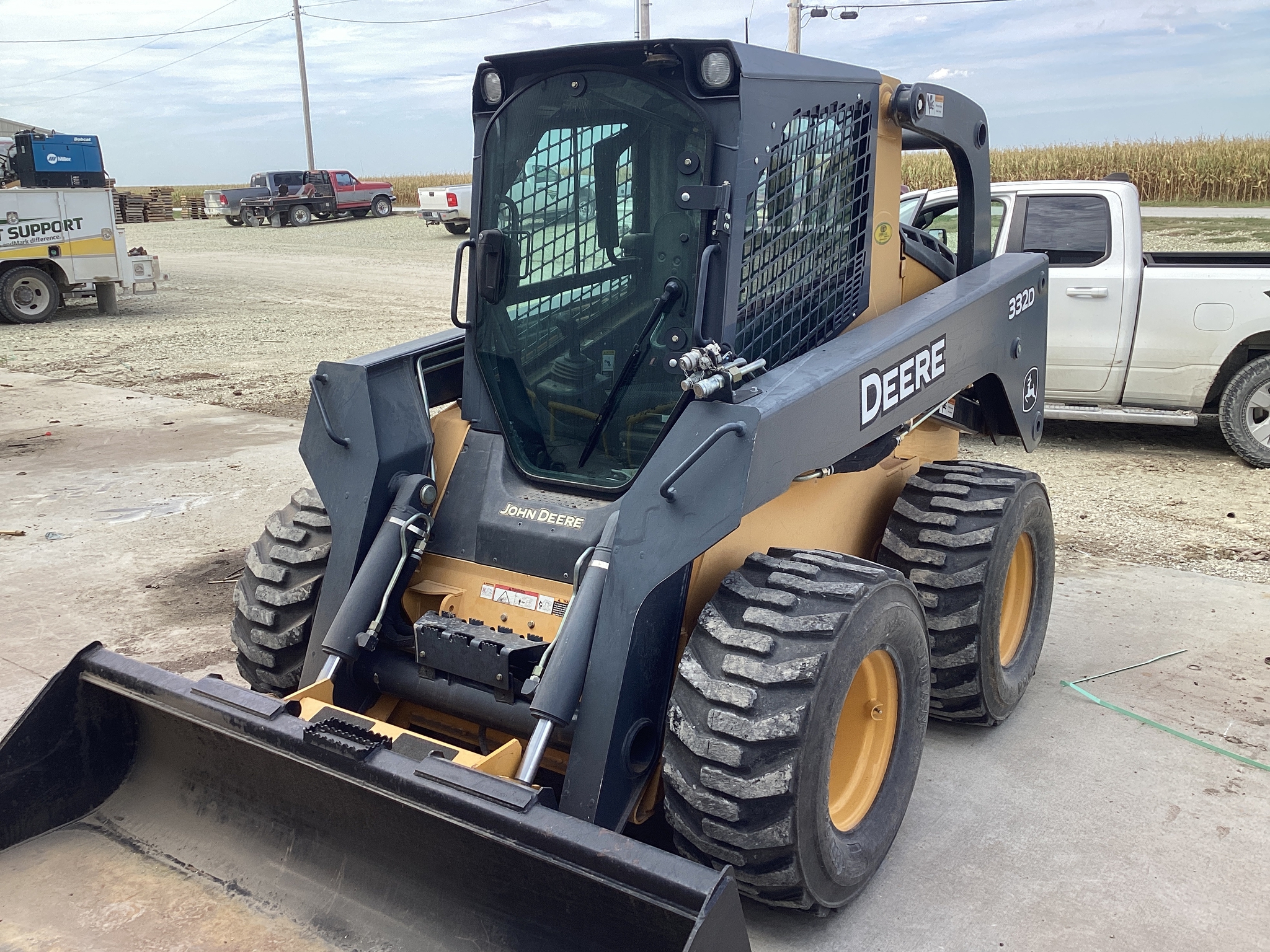 2012 John Deere 332D Image 8