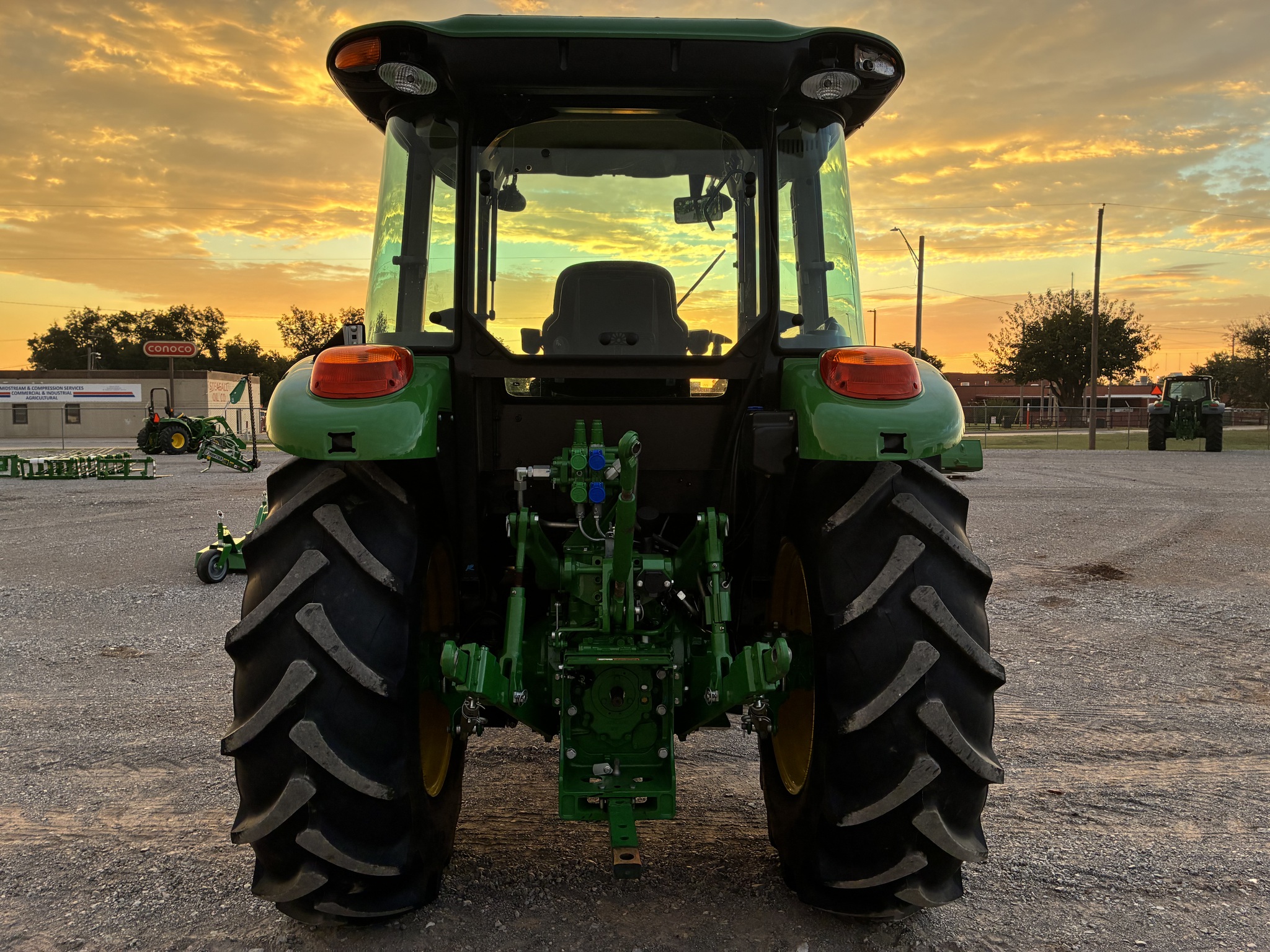 2024 John Deere 5100E Image 4