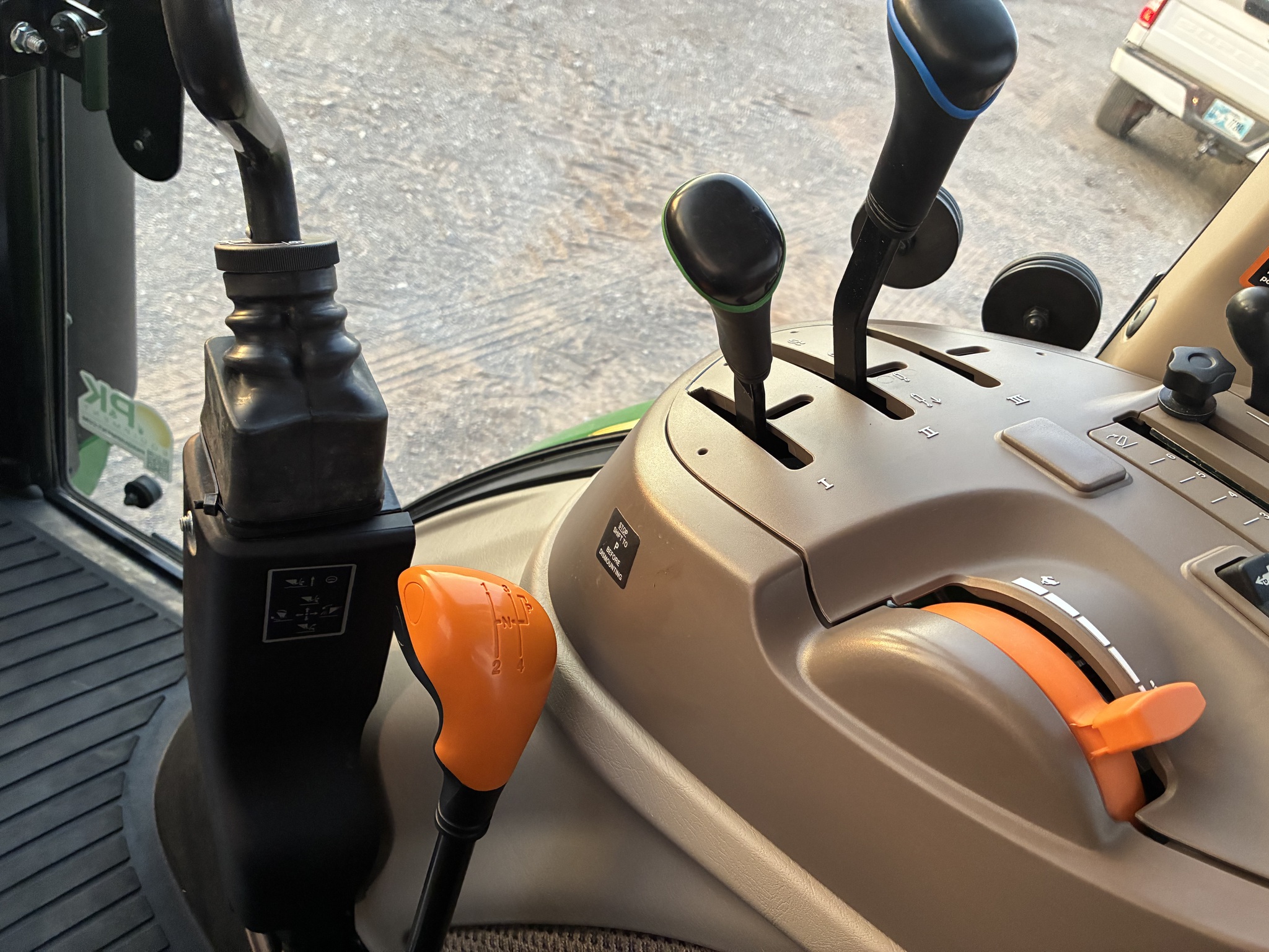 2024 John Deere 5100E Image 11