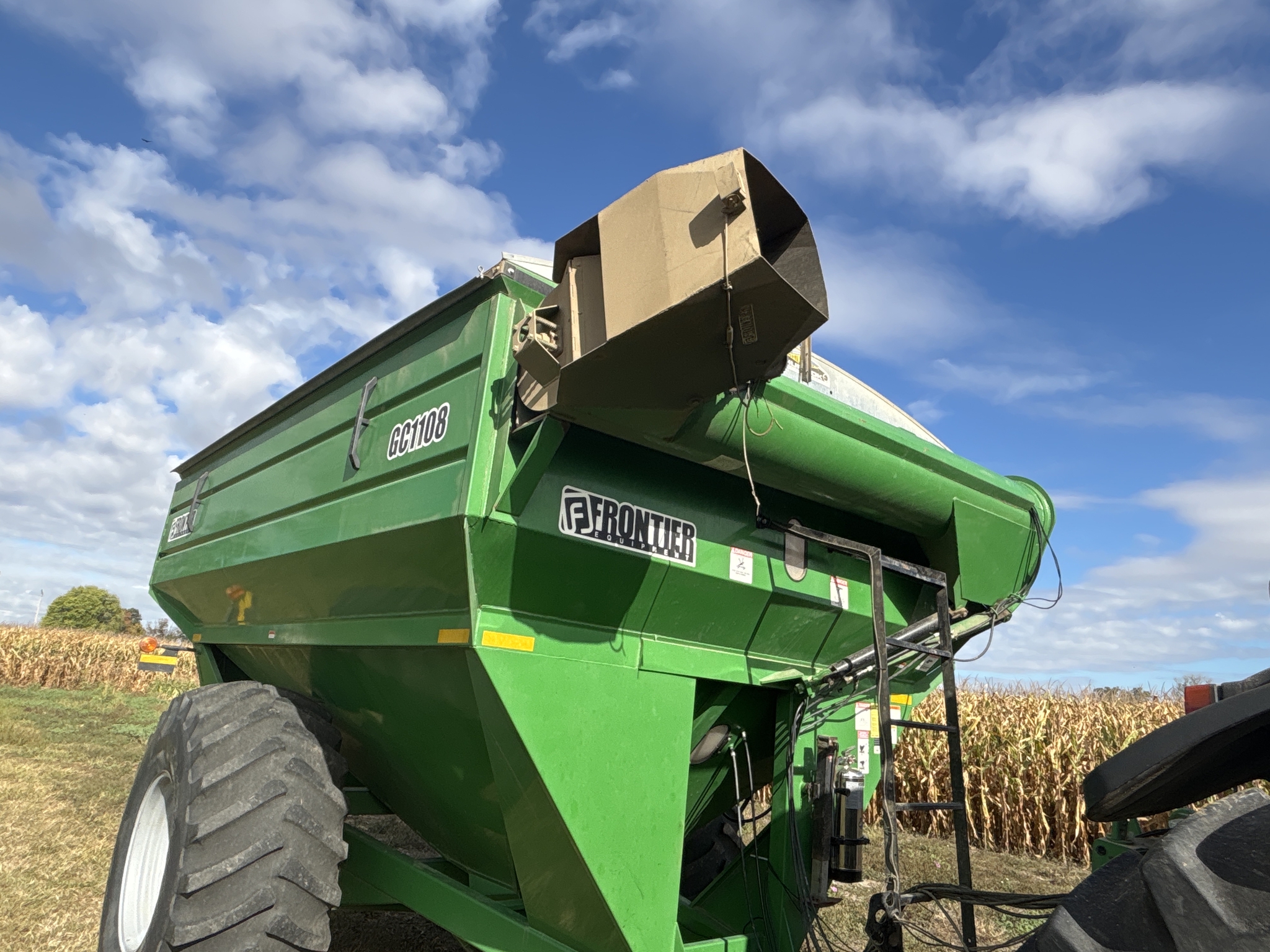 Used 2004 Frontier GC1108 Grain Carts at Koenig Equipment in Urbana, OH - PhotoXL4