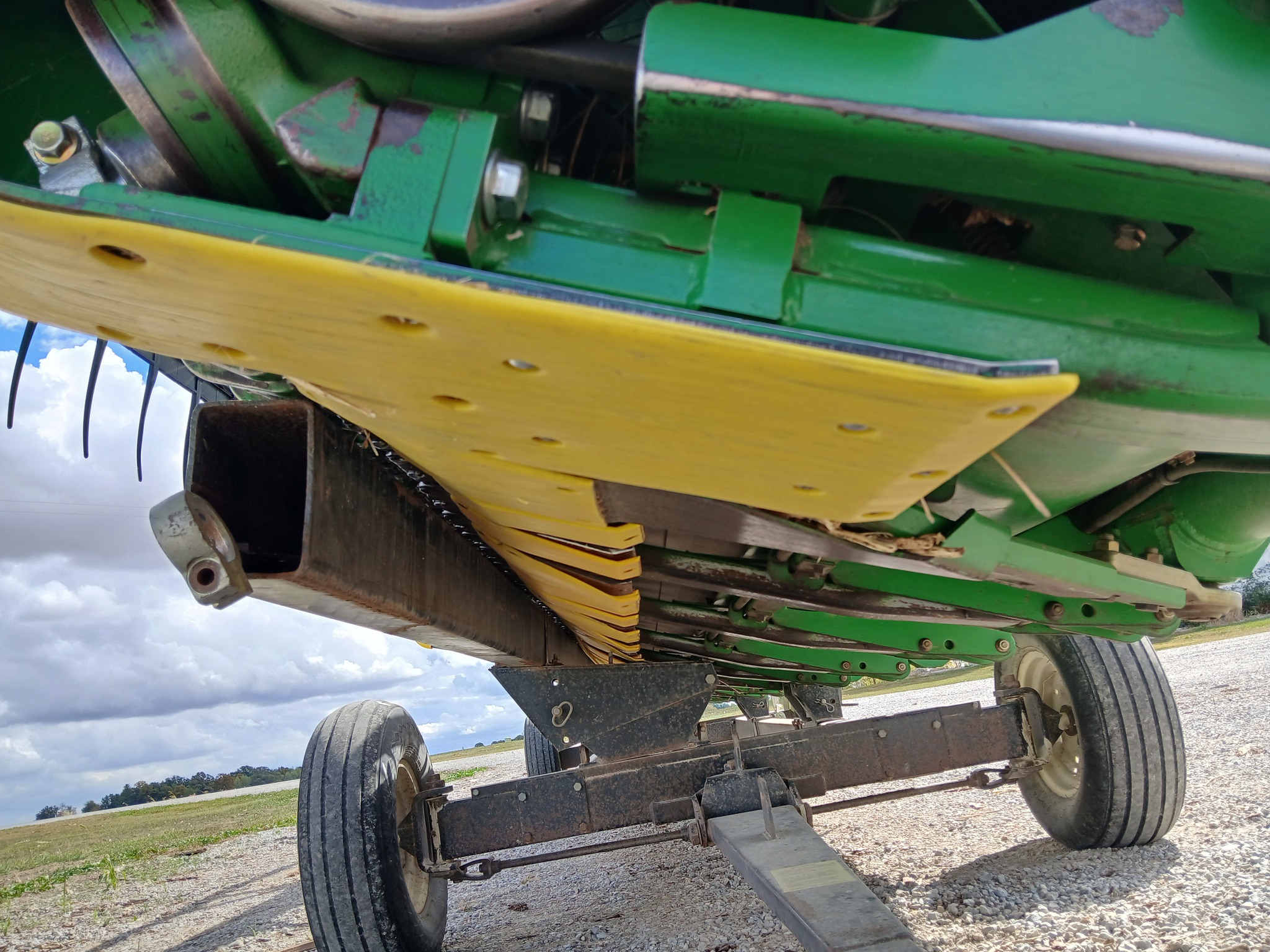 2010 John Deere 630F Image 3