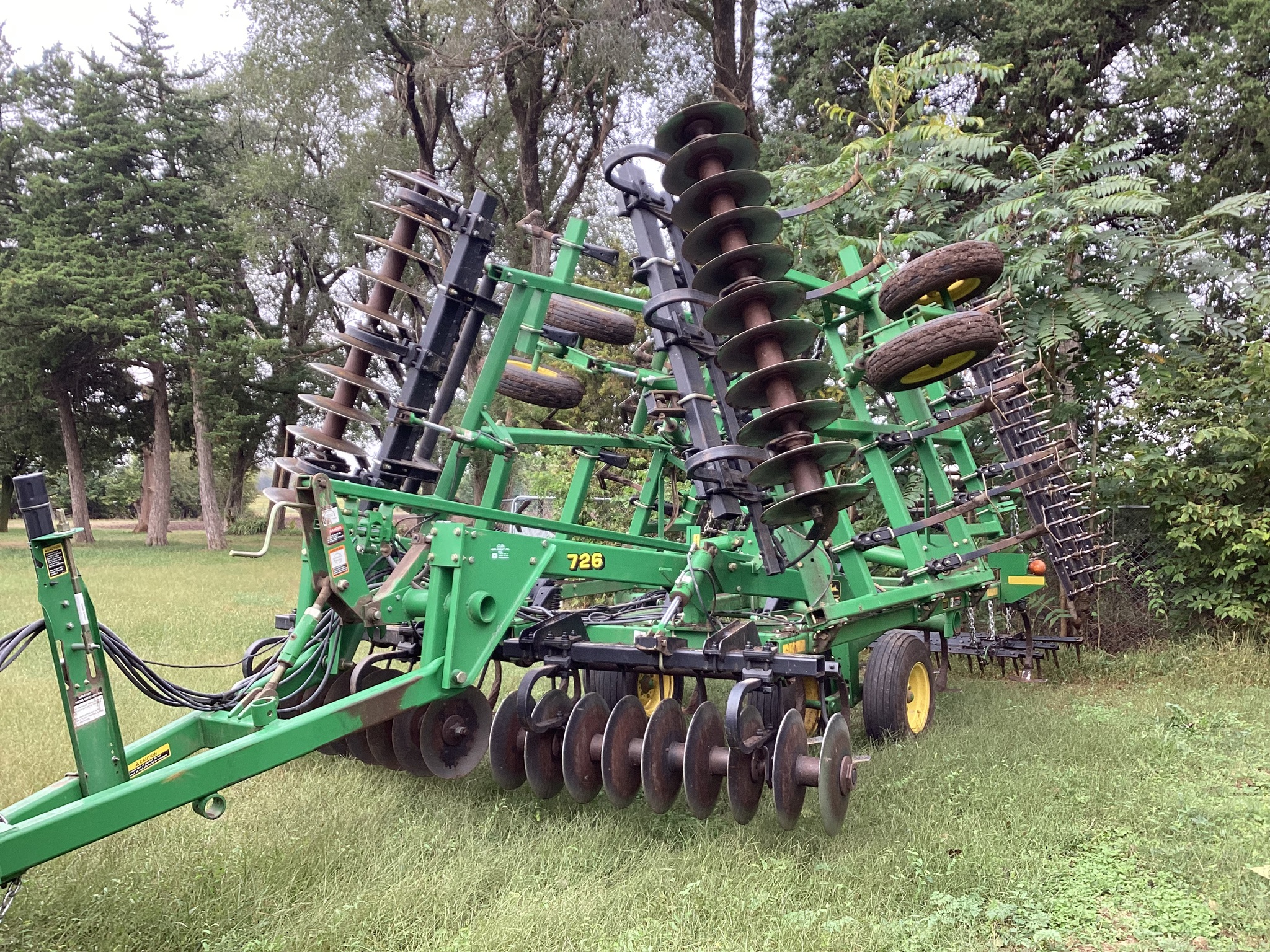 2001 John Deere 726 Image 1