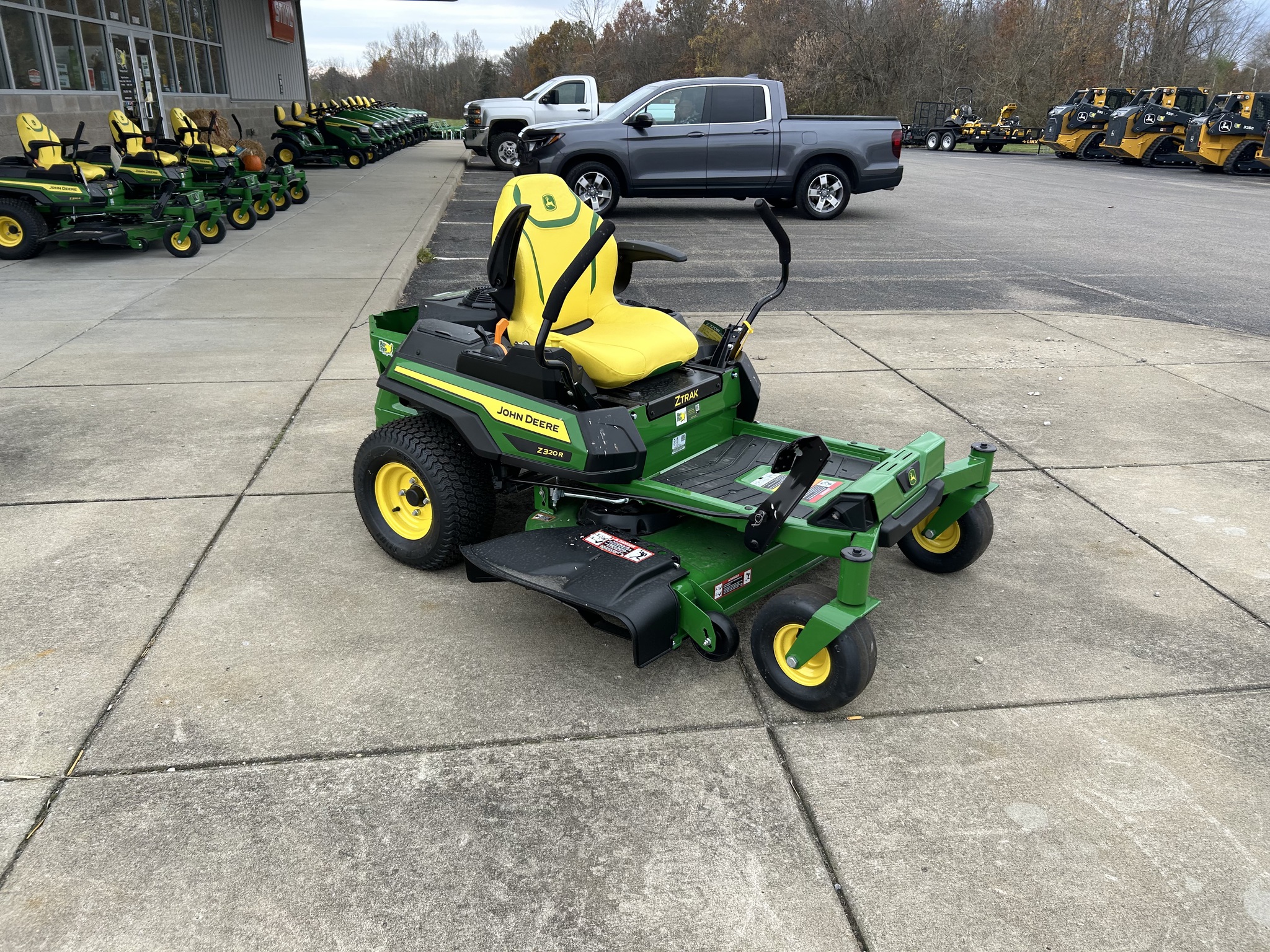 2025 John Deere Z320R Image 4