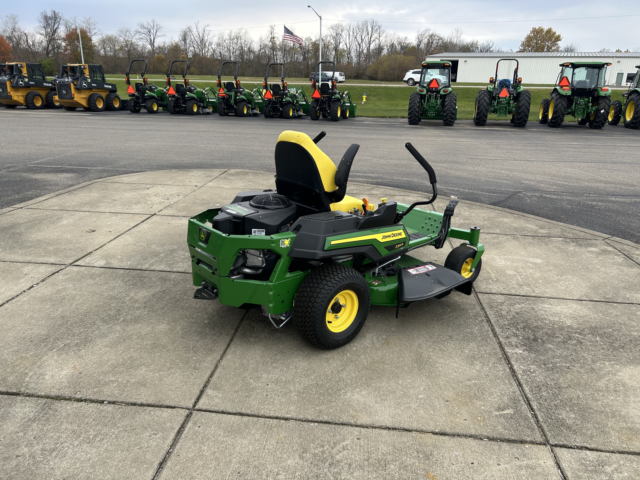 2025 John Deere Z320R Image 6