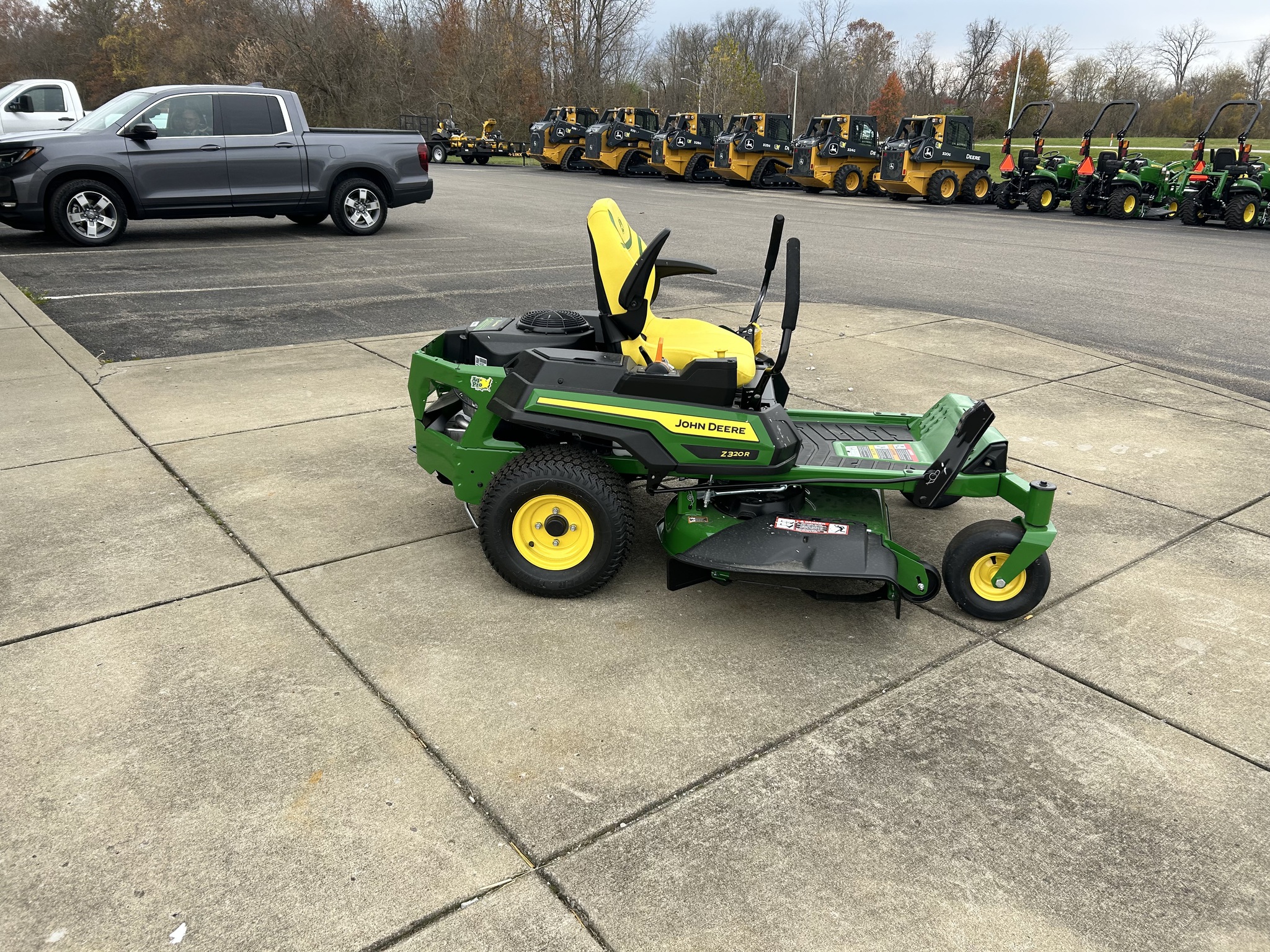 2025 John Deere Z320R Image 5