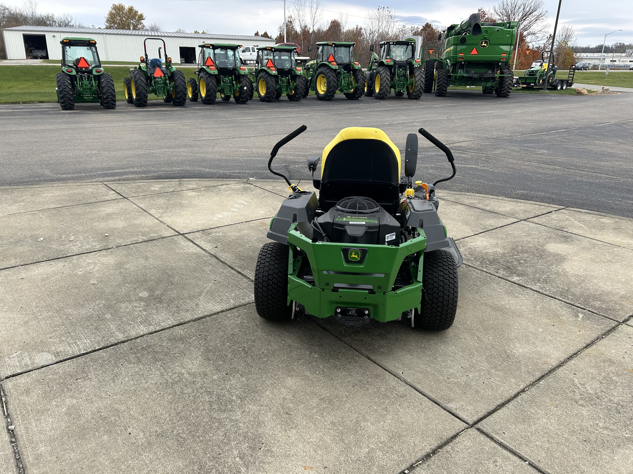 2025 John Deere Z320R Image 7