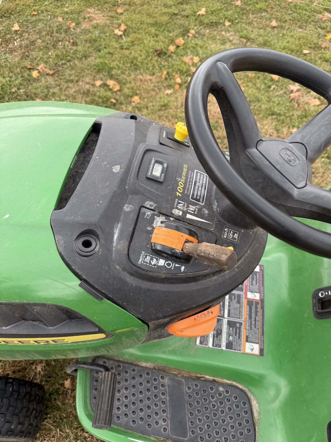 2012 John Deere D140 Image 10