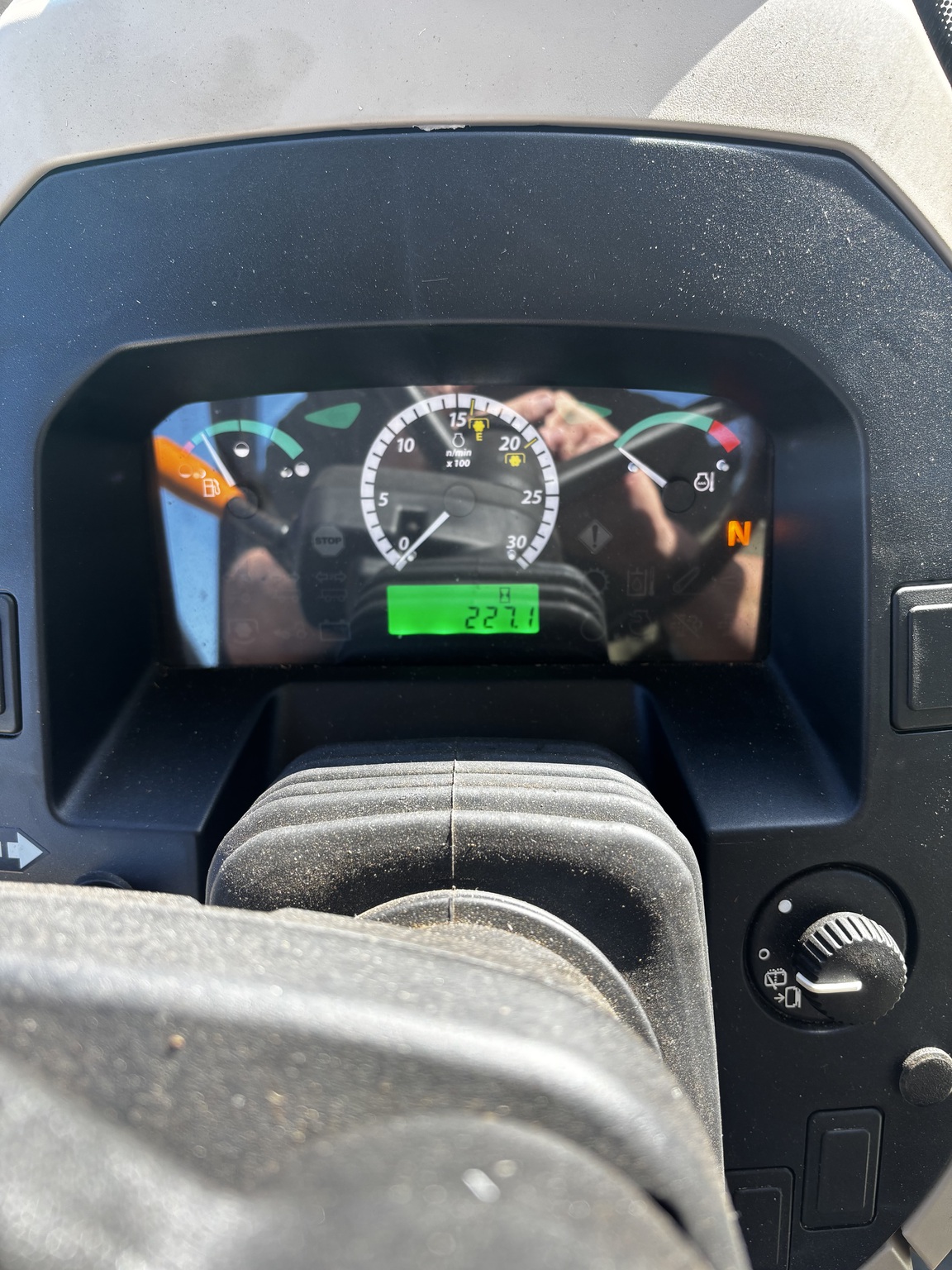 2023 John Deere 5075E Image 8