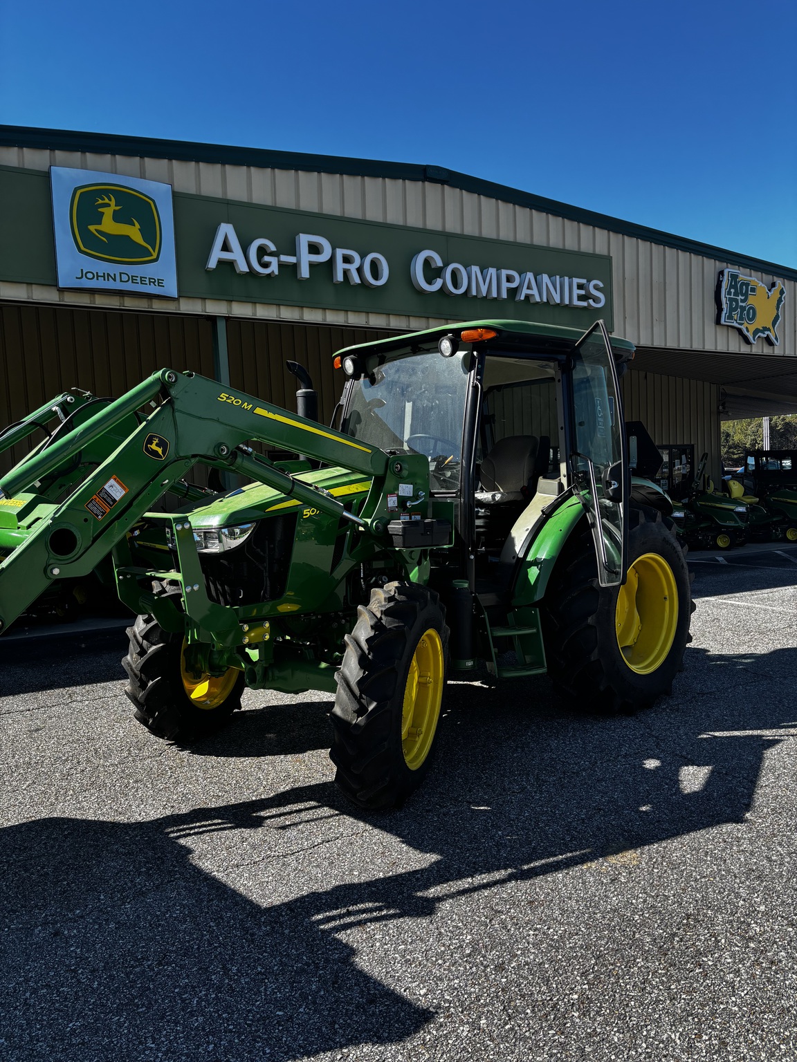 2023 John Deere 5075E Image 1