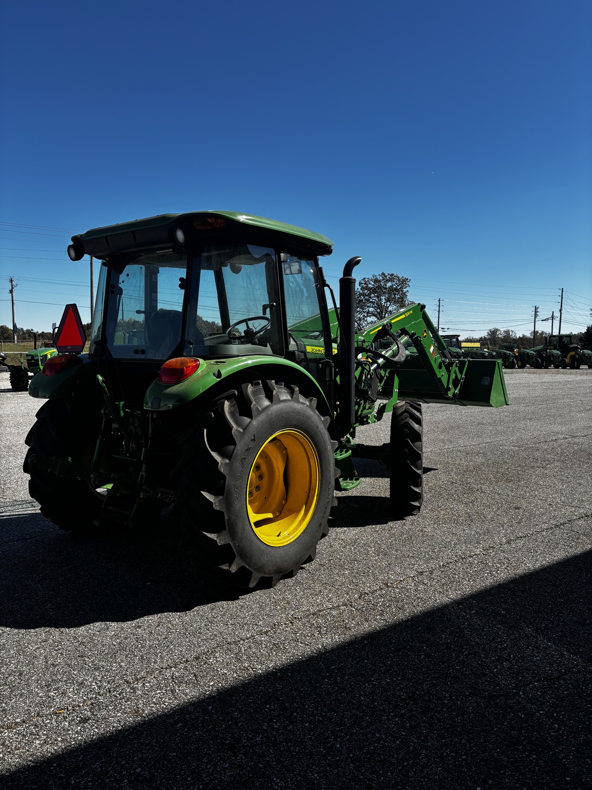 2023 John Deere 5075E Image 3