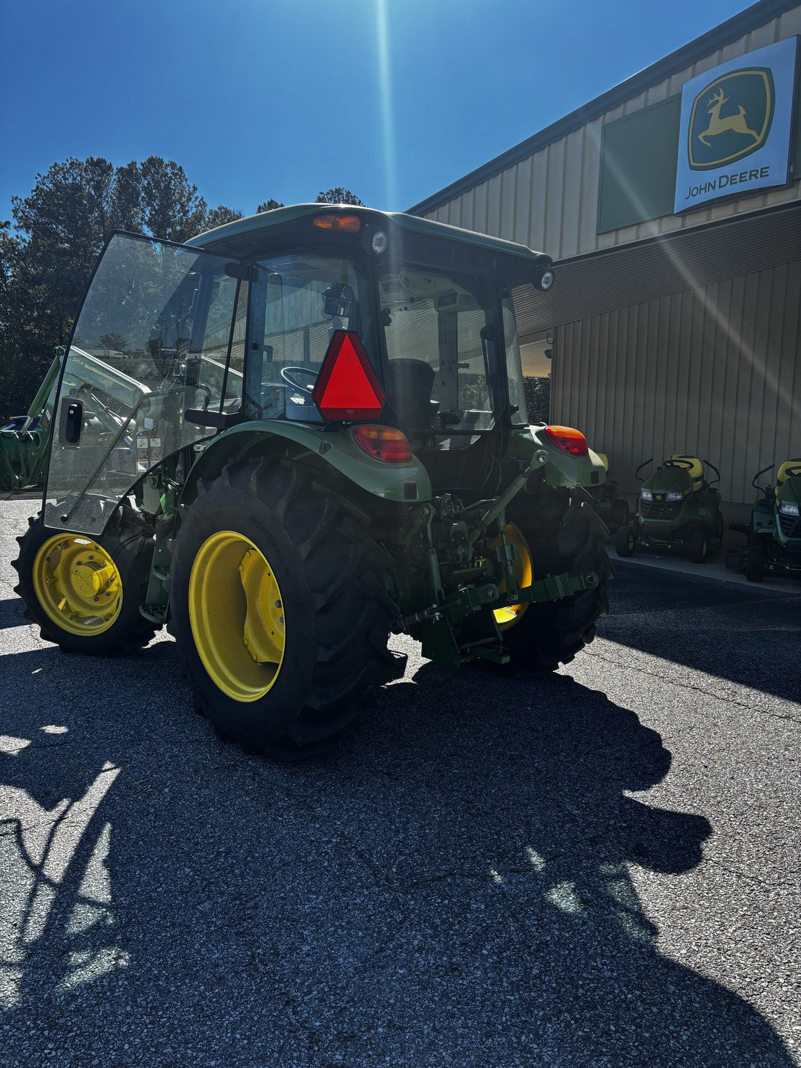 2023 John Deere 5075E Image 6