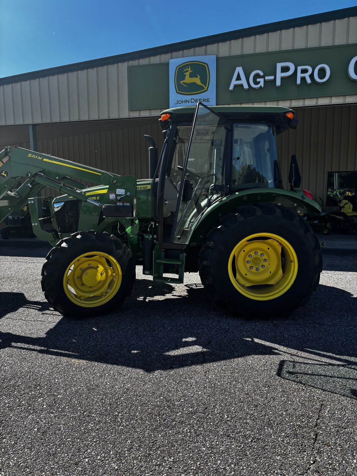 2023 John Deere 5075E Image 5