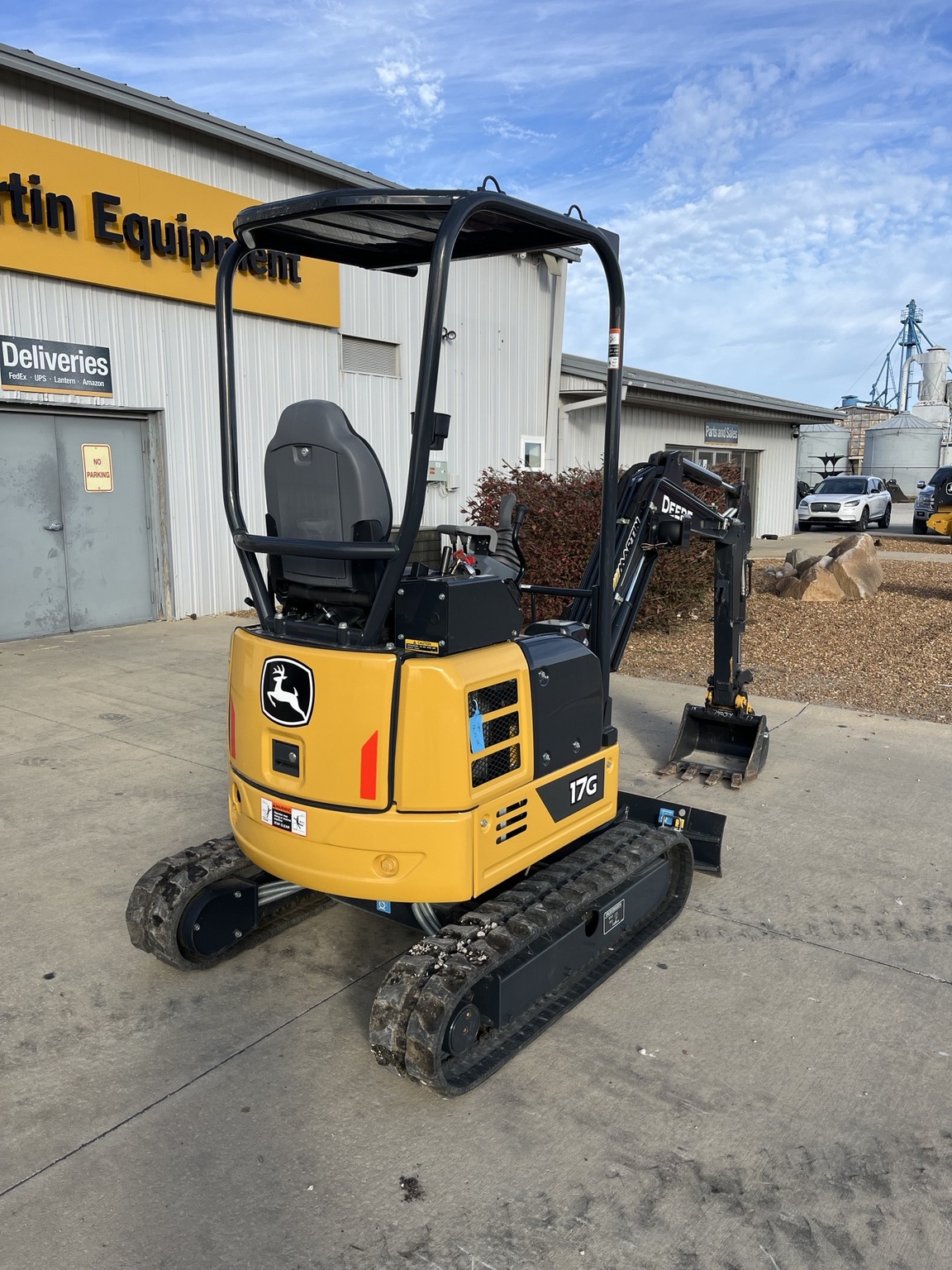 2023 John Deere 17G Image 4