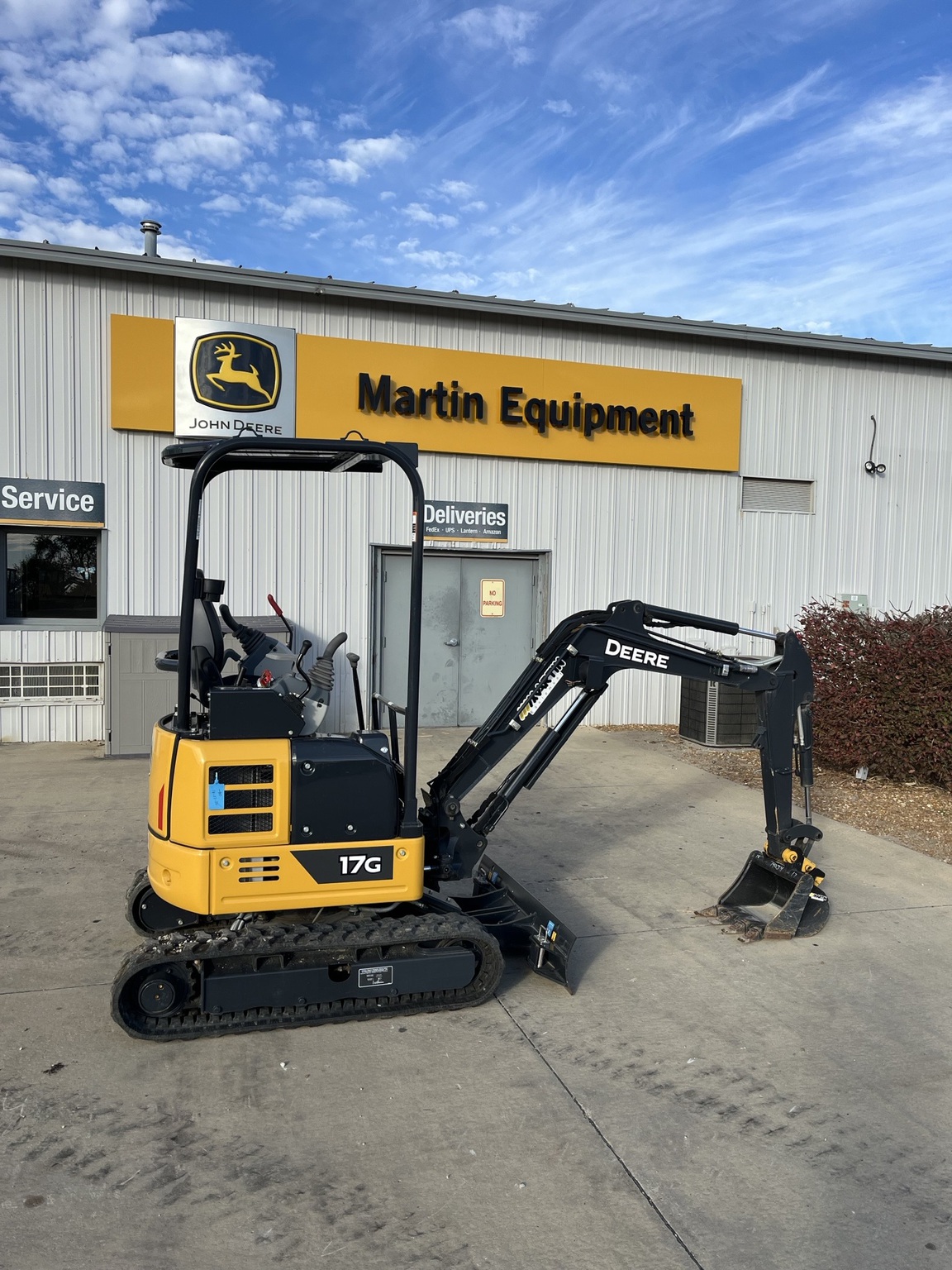 2023 John Deere 17G Image 1