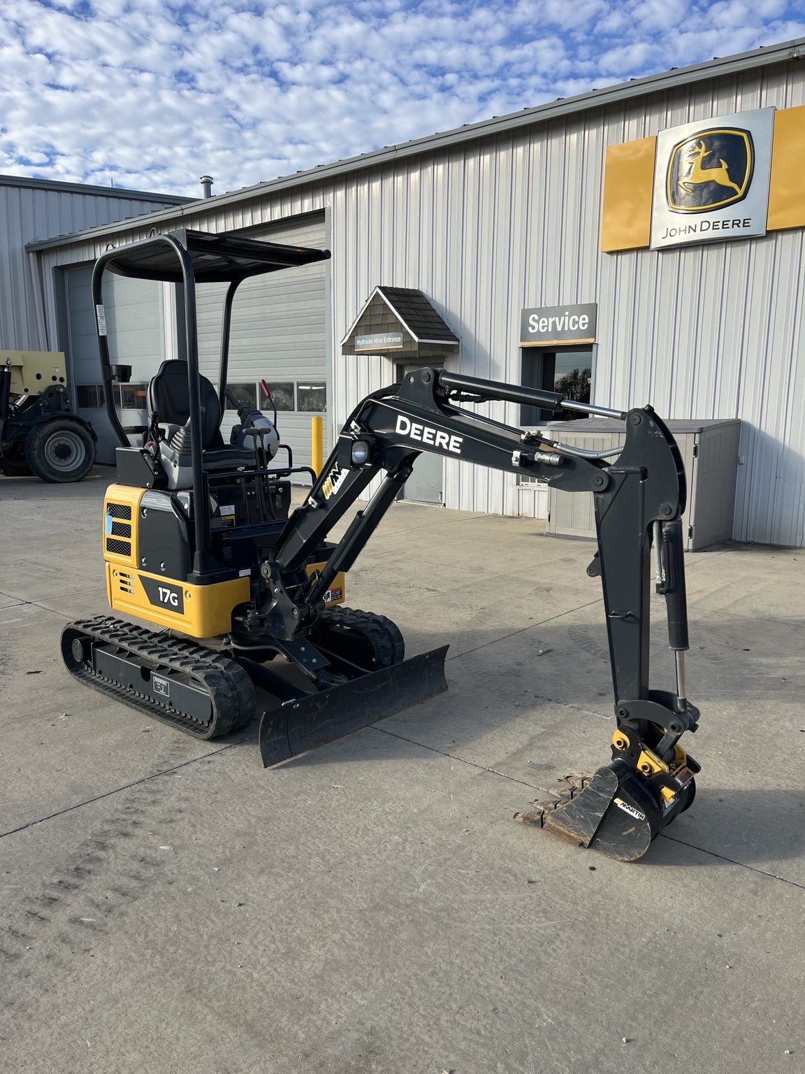 2023 John Deere 17G Image 5