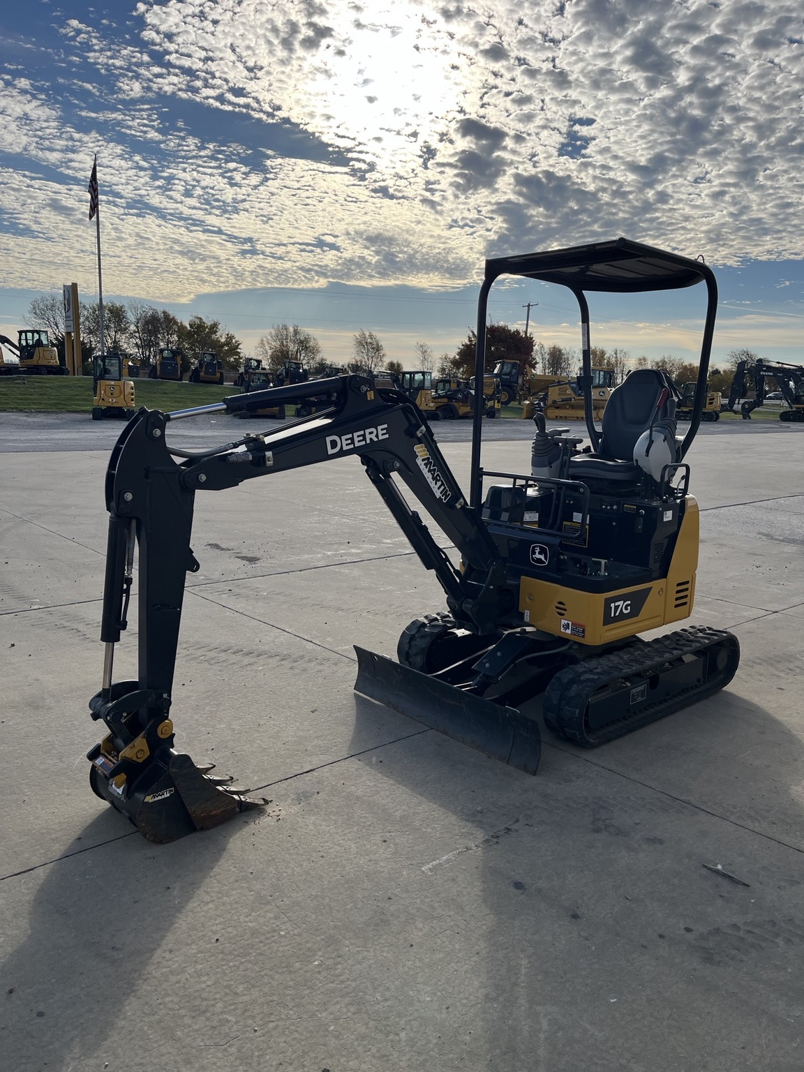 2023 John Deere 17G Image 3