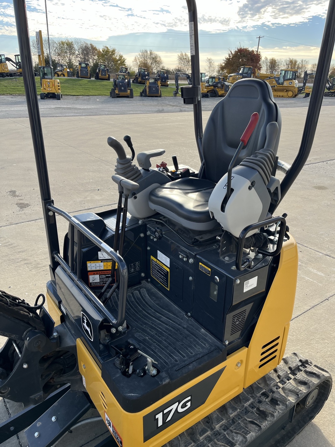 2023 John Deere 17G Image 7