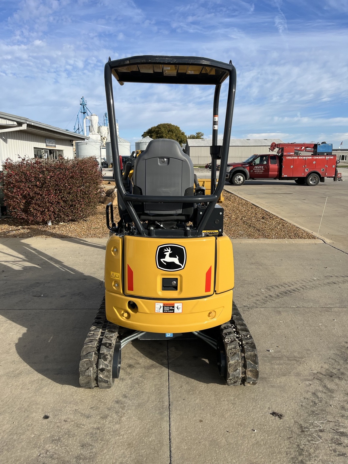 2023 John Deere 17G Image 8