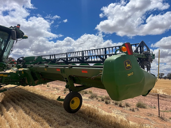 John Deere S760 image 18