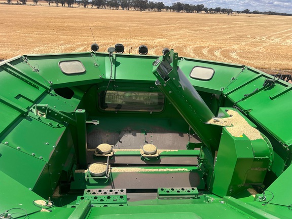 John Deere S760 image 14