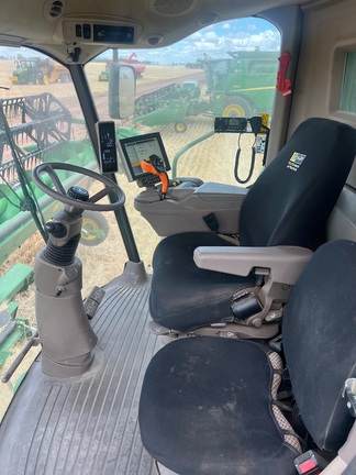 John Deere S760 image 12