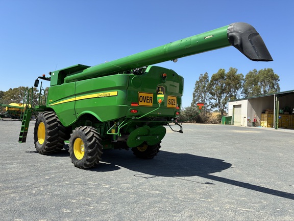 John Deere S760 image 21