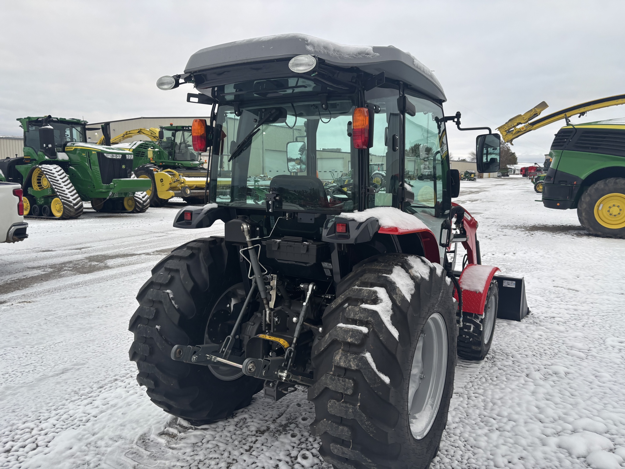 2022 Massey Ferguson 2860M Image 3