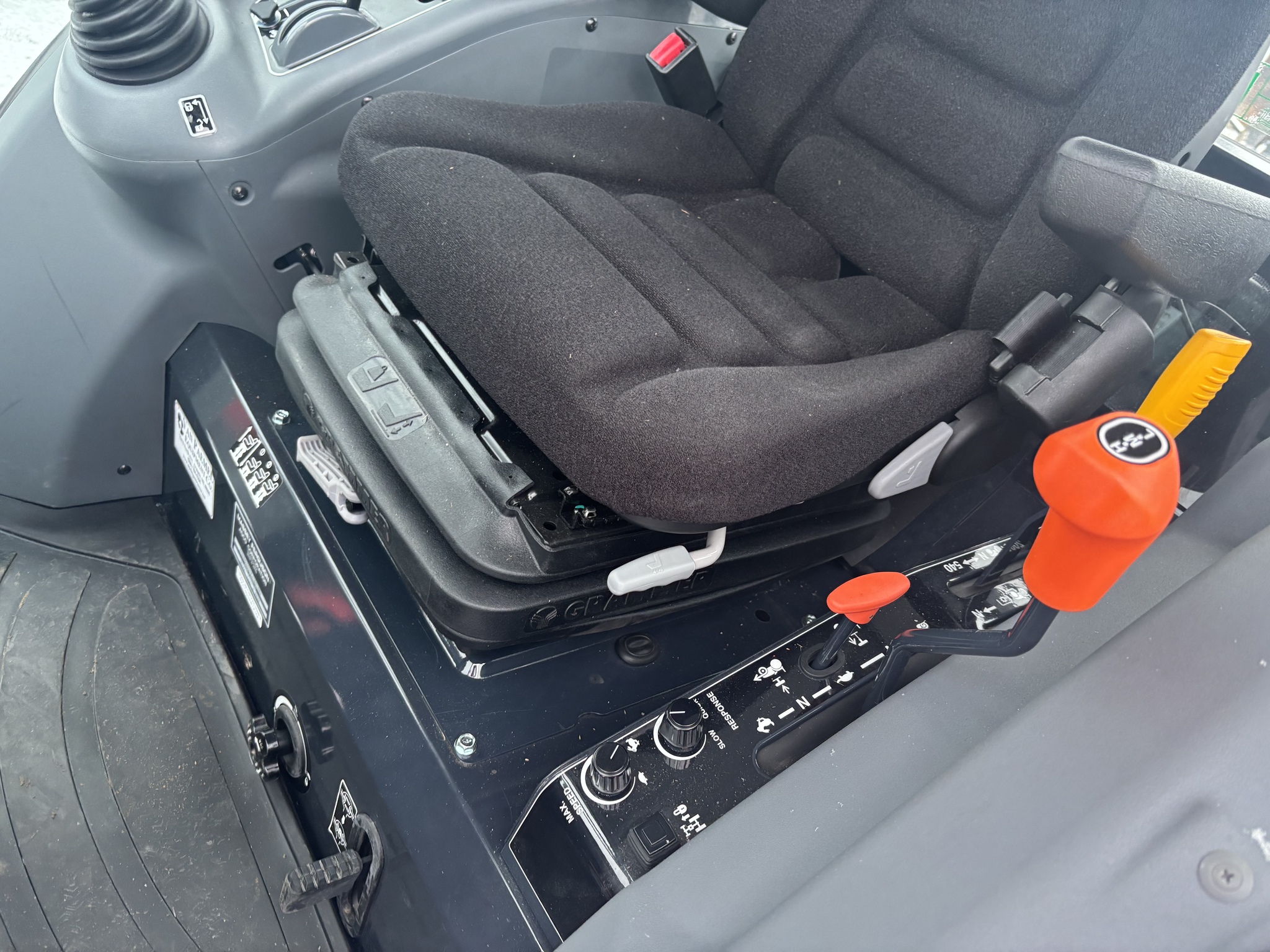 2022 Massey Ferguson 2860M Image 4