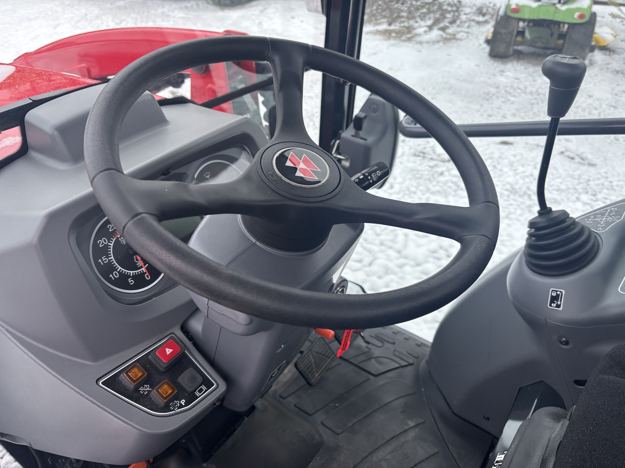 2022 Massey Ferguson 2860M Image 8