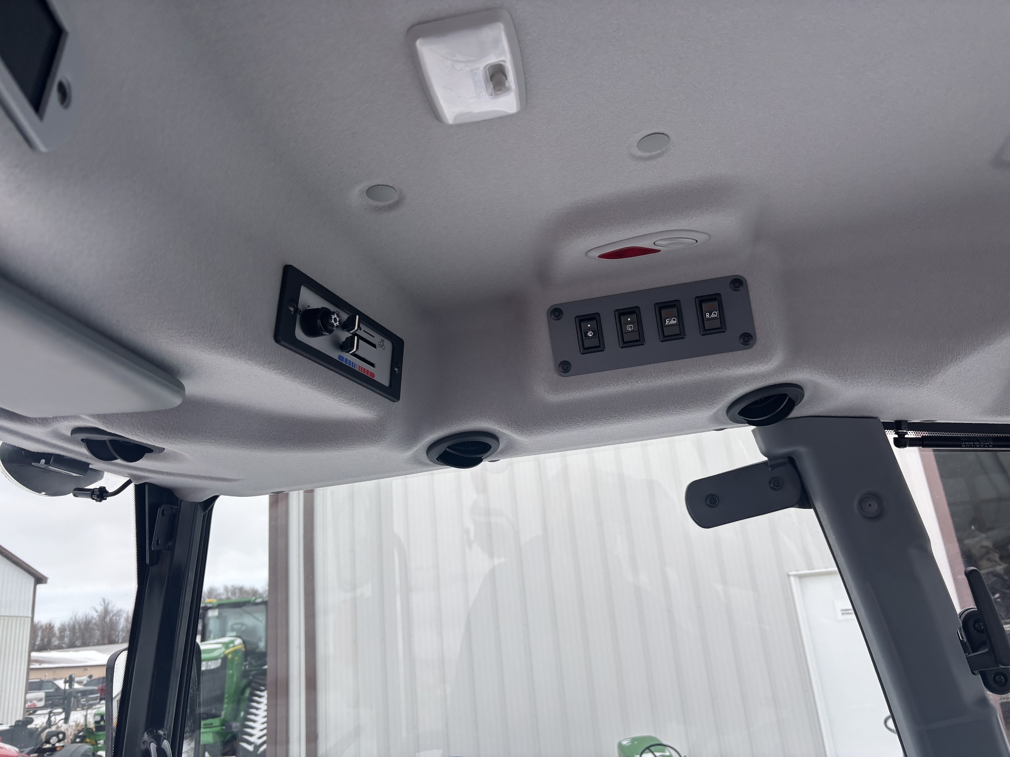 2022 Massey Ferguson 2860M Image 11