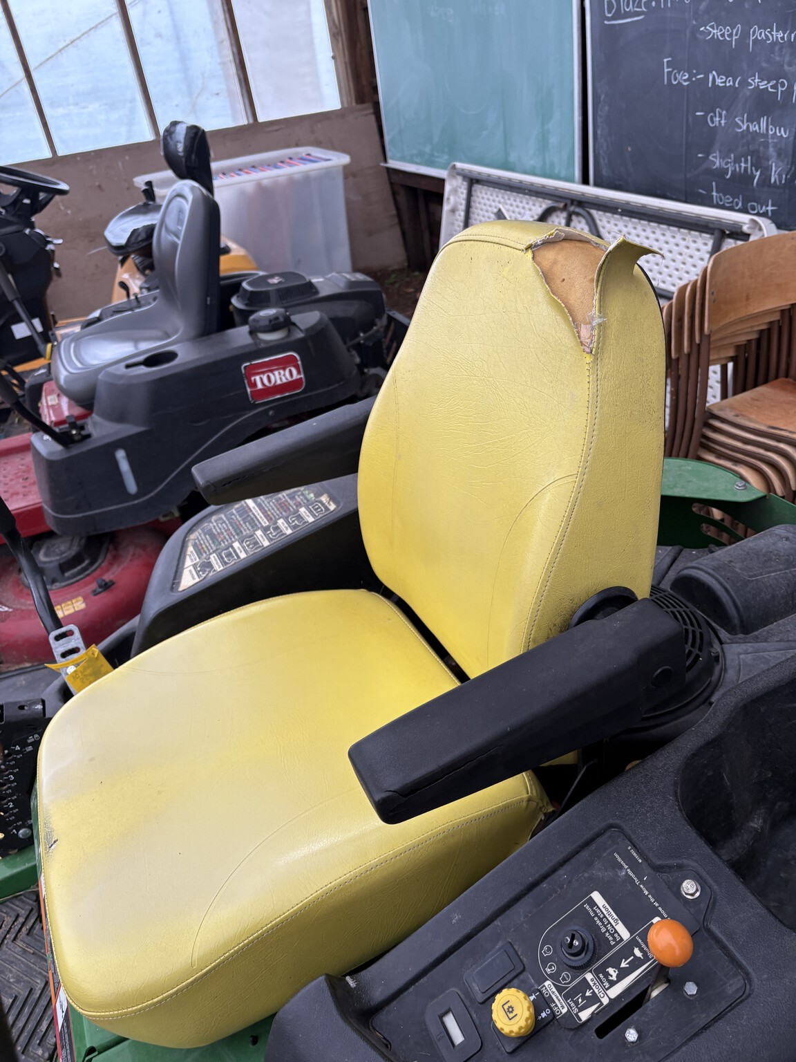 2012 John Deere Z665 Image 4