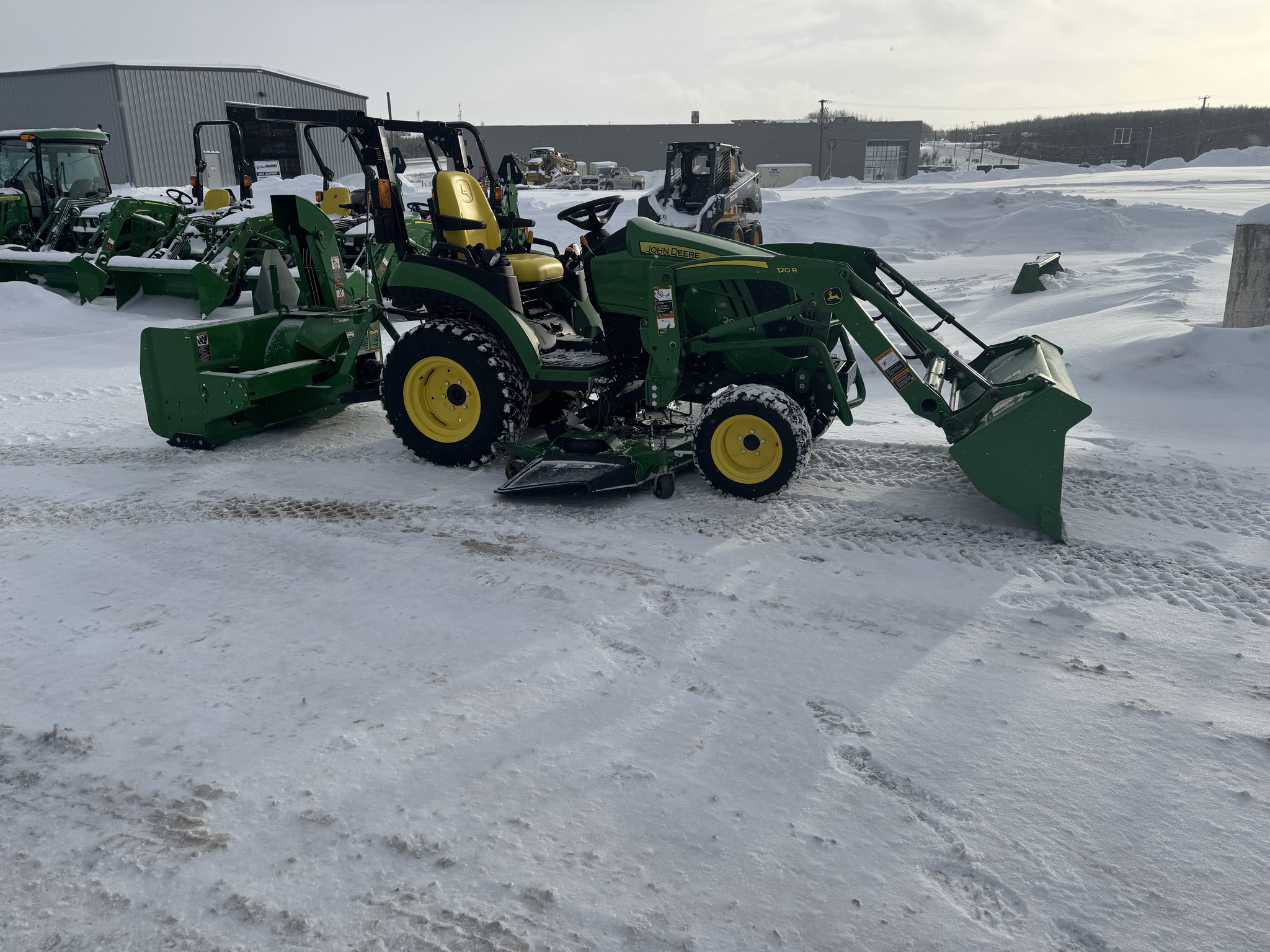 2019 John Deere 2025R Image 7