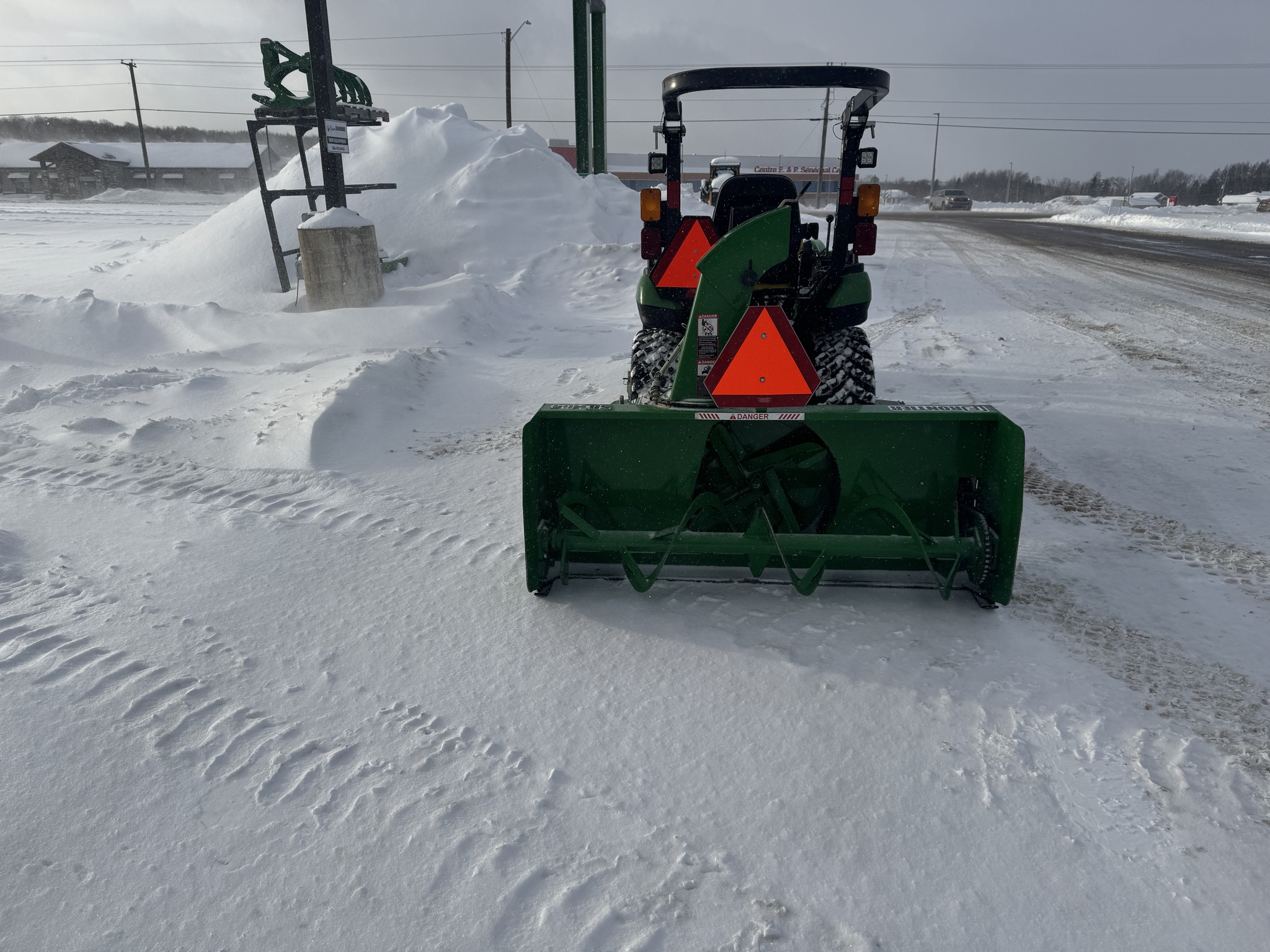 2019 John Deere 2025R Image 4