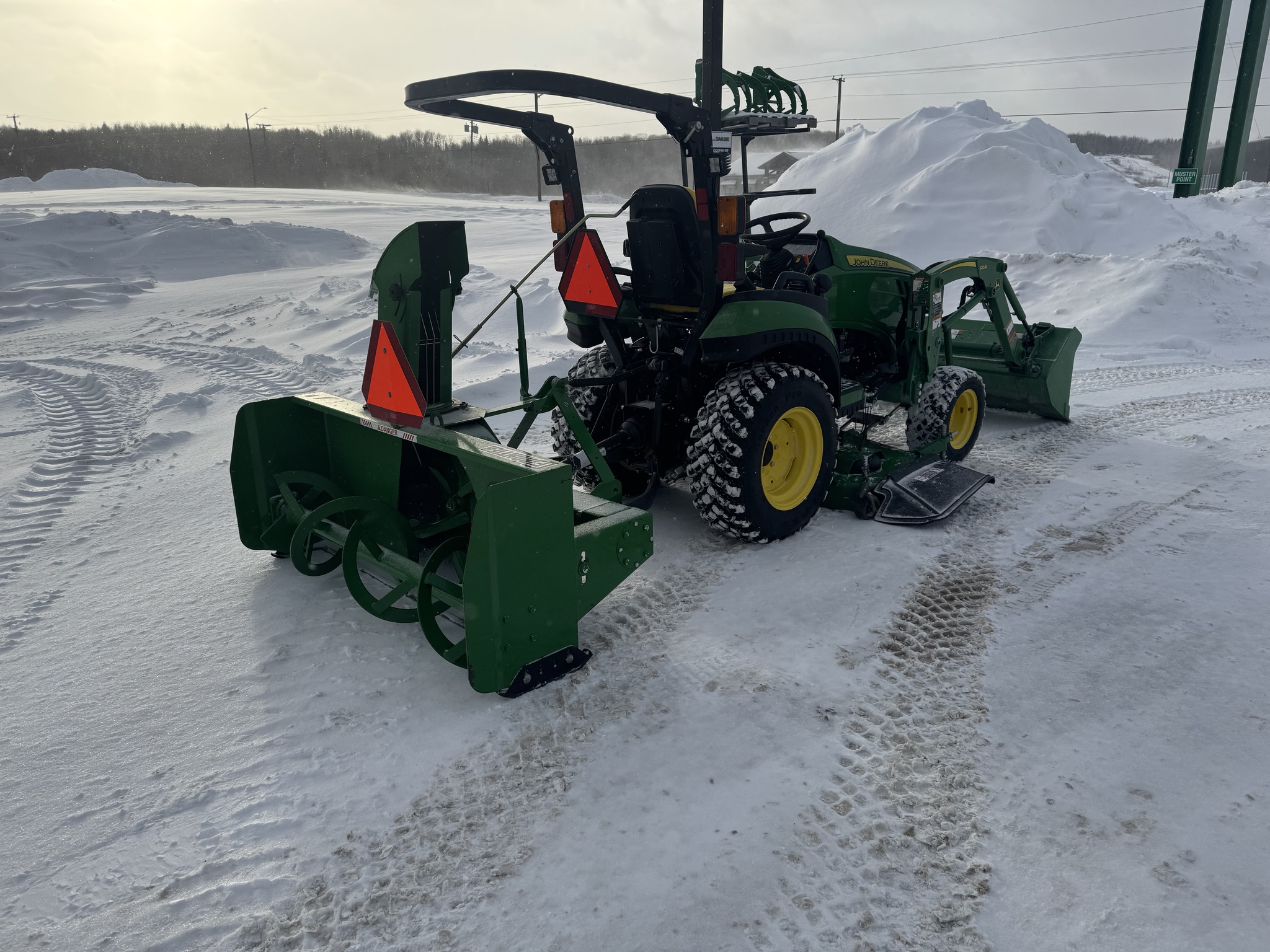 2019 John Deere 2025R Image 5