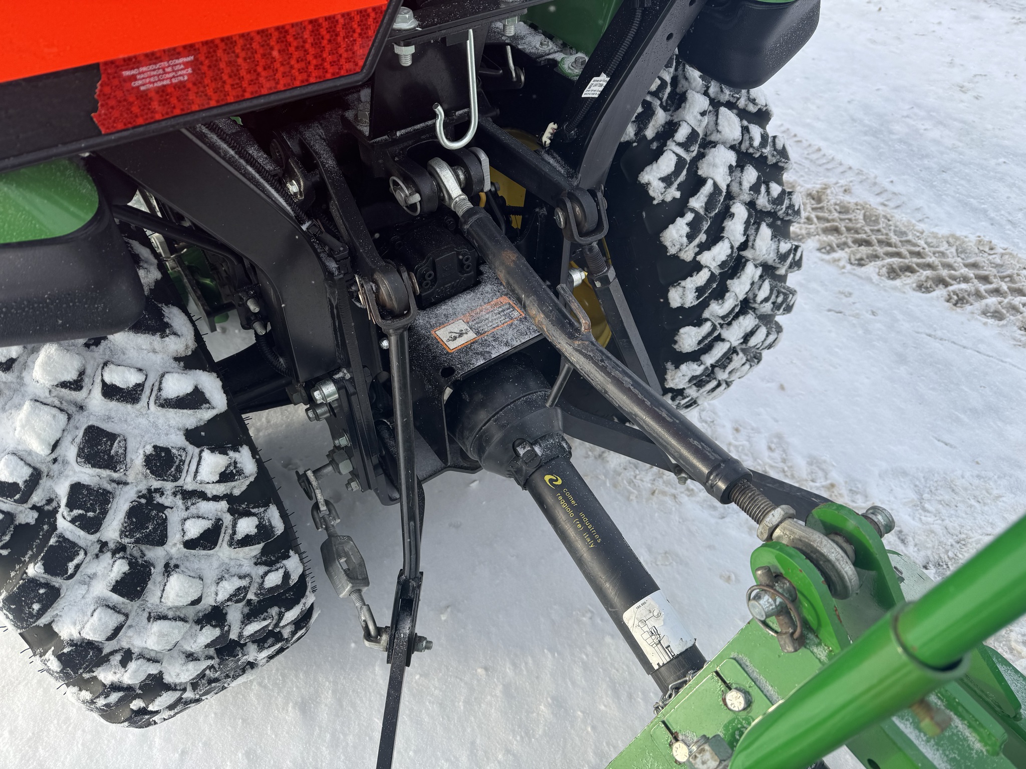 2019 John Deere 2025R Image 13