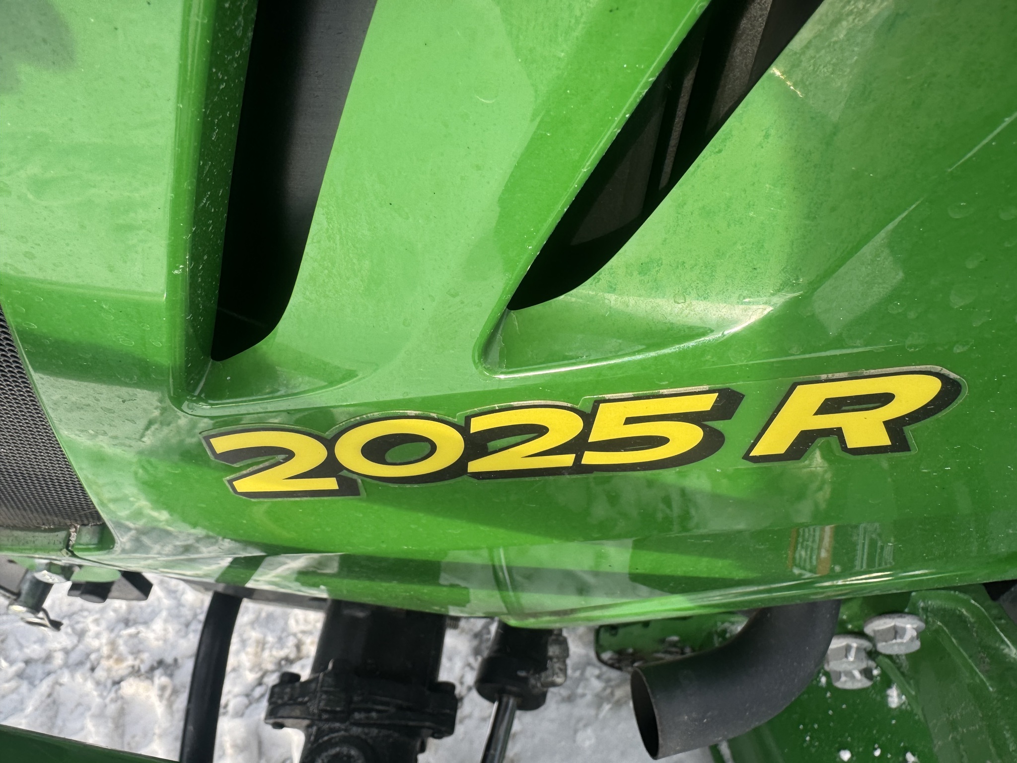 2019 John Deere 2025R Image 17