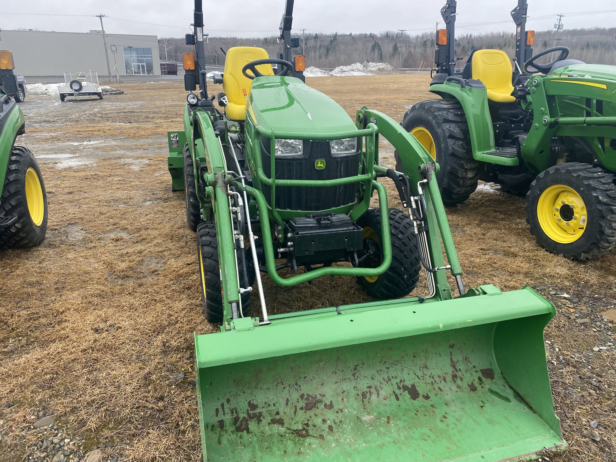 2019 John Deere 2025R Image 8