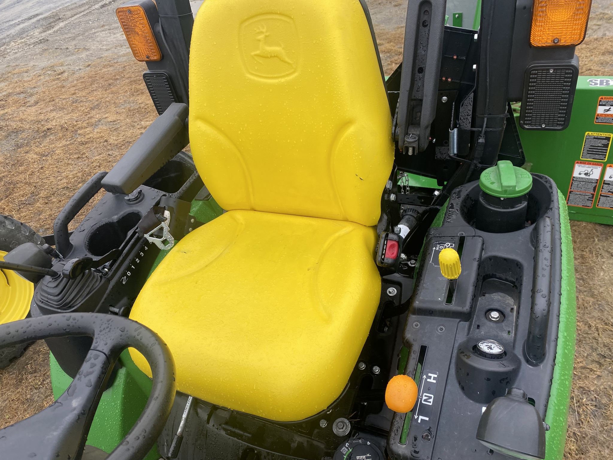 2019 John Deere 2025R Image 9