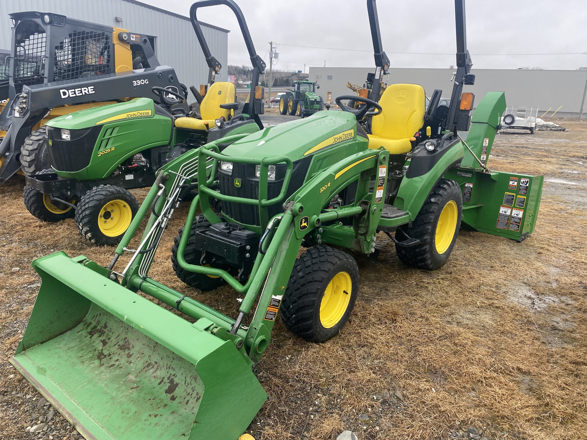 2019 John Deere 2025R Image 1
