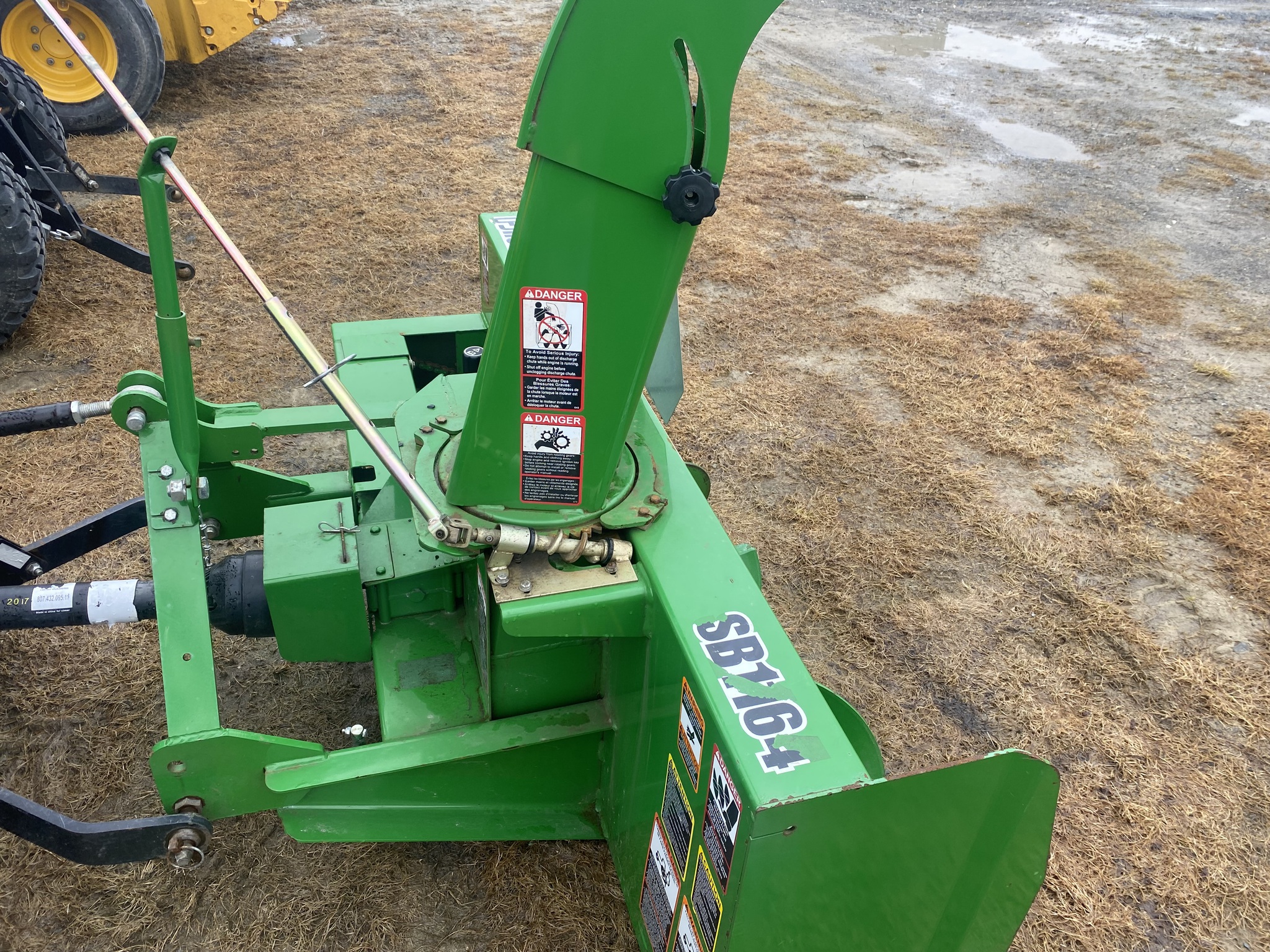 2019 John Deere 2025R Image 12