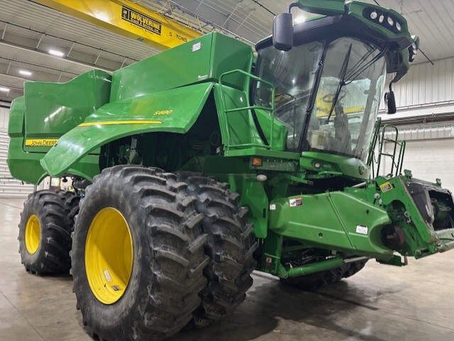 2014 John Deere S680 Image 1