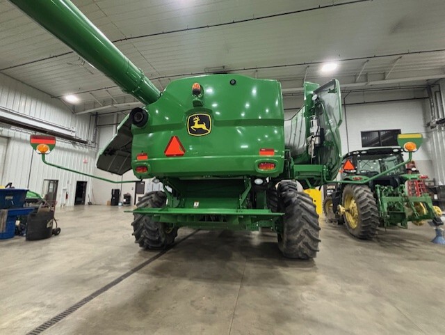 2014 John Deere S680 Image 3